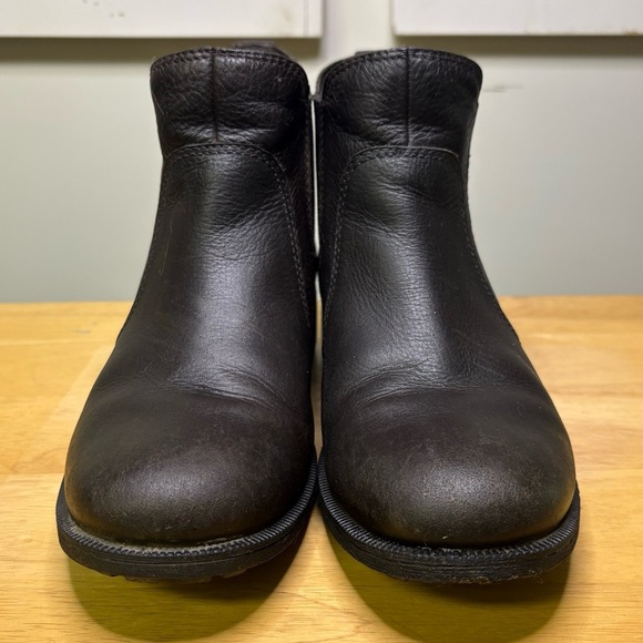 UGG Bonham Womens 8 Brown Leather Chelsea Boot Slip On Shearling Sheepskin Lined - Picture 2 of 8
